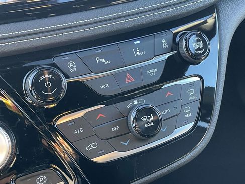 New 2026 Chrysler Pacifica Select FWD image 36