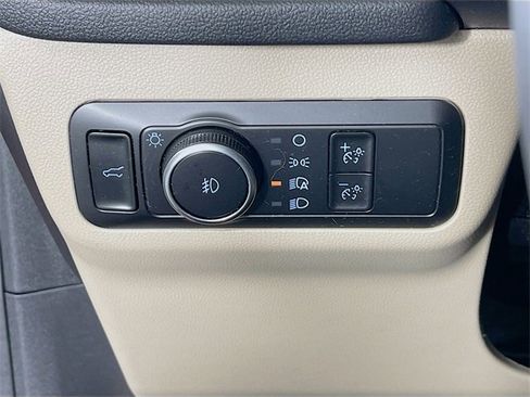 Used 2022 Ford Escape Titanium w/ Class II Trailer Tow Package image 11