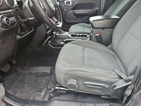 Used 2018 Jeep Wrangler Unlimited Sport S AWD/4WD image 16