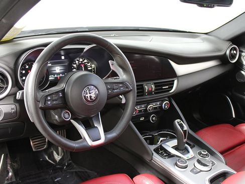 Used 2023 Alfa Romeo Giulia Veloce RWD image 15