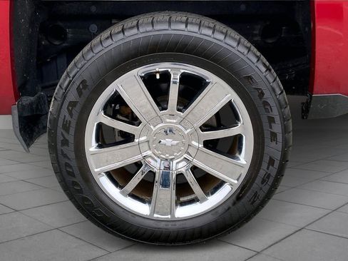 Used 2018 Chevrolet Silverado 1500 High Country image 11