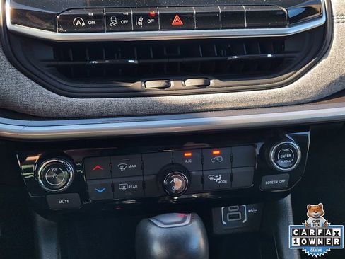 Used 2024 Jeep Compass Latitude image 24