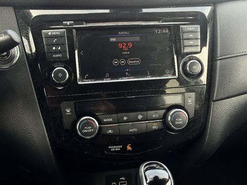 Used 2019 Nissan Rogue SV image 14