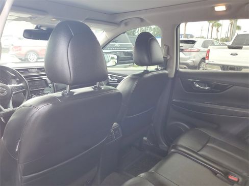 Used 2019 Nissan Rogue SL w/ Premium Package image 30