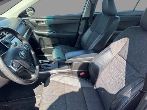 Used 2016 Toyota Camry SE FWD image 2