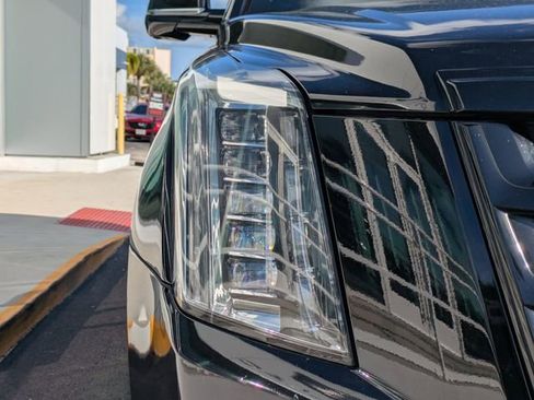 Used 2020 Cadillac Escalade Platinum w/ Escalade Sport Edition image 10