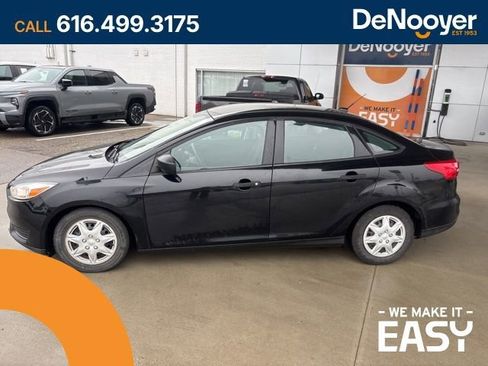 Used 2018 Ford Focus S image 1