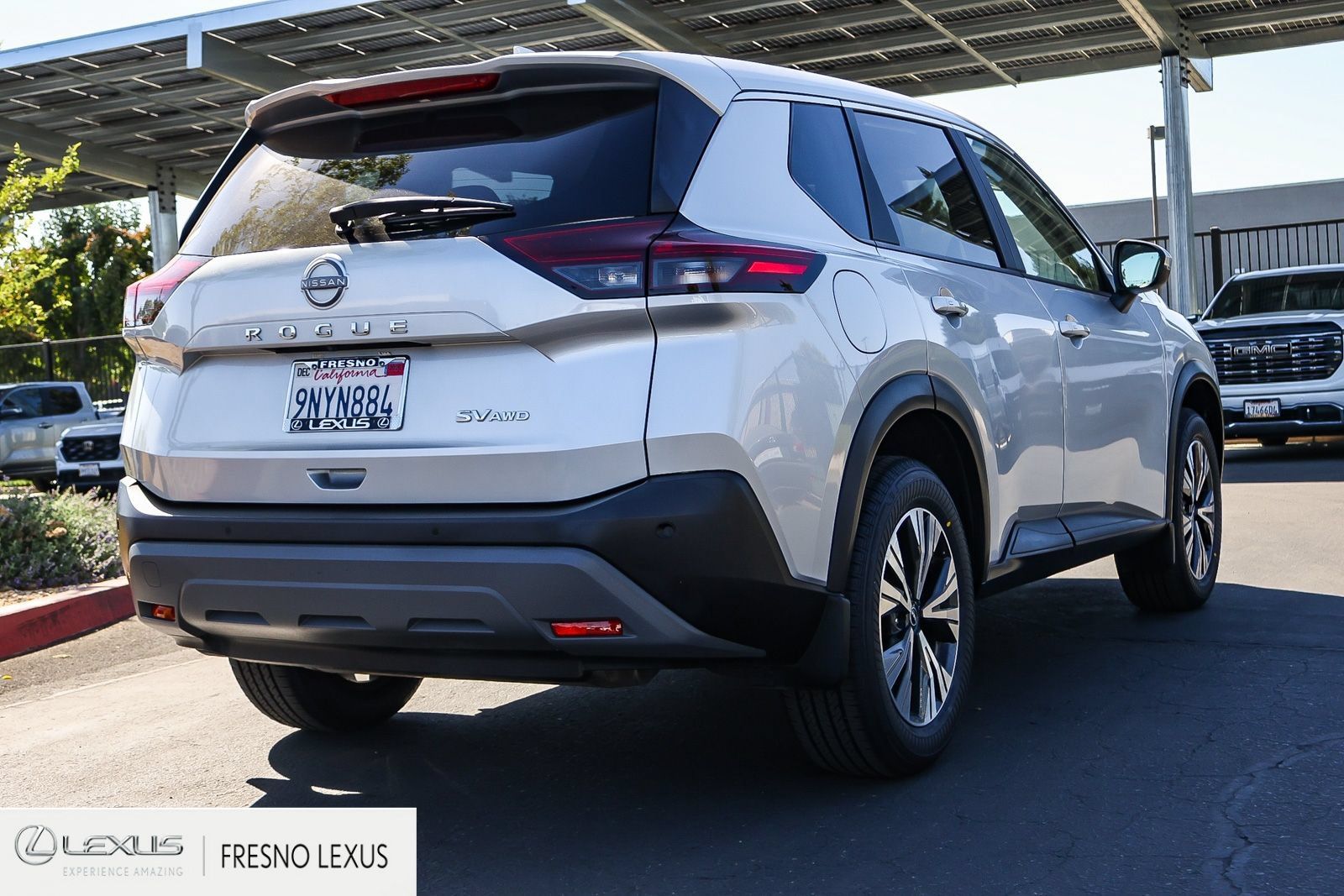 Used 2023 Nissan Rogue SV AWD/4WD image 6