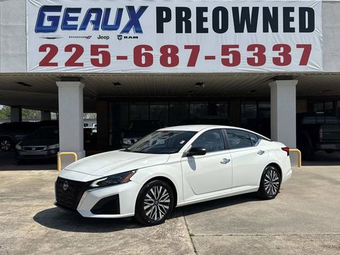 Used 2025 Nissan Altima 2.5 SV image 1