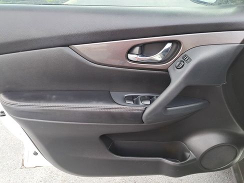 Used 2015 Nissan Rogue S image 12