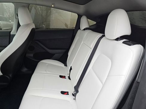 Used 2024 Tesla Model Y Performance image 21