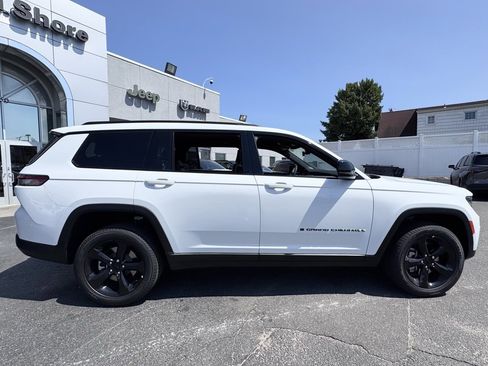 New 2025 Jeep Grand Cherokee Limited w/ Black Appearance Package image 8