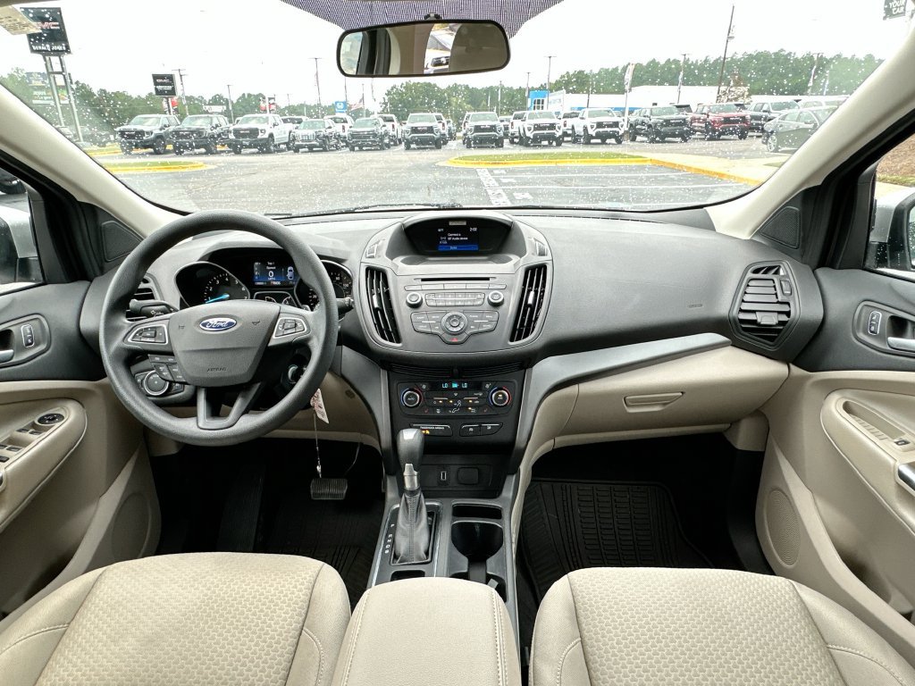 Used 2017 Ford Escape SE w/ SE Cold Weather Package AWD/4WD image 3