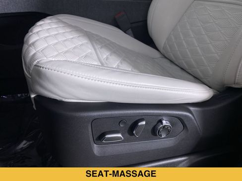Used 2025 Cadillac Escalade Sport Platinum w/ LPO, Floor Liner Package AWD/4WD image 9