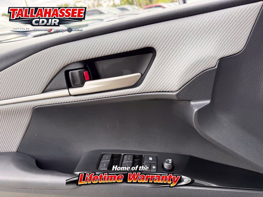 Used 2025 Toyota Camry SE w/ Convenience Package FWD image 18