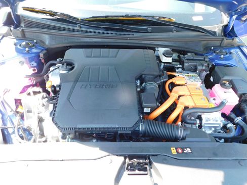 Certified 2025 Hyundai Elantra SEL image 11