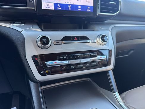 Used 2022 Ford Explorer XLT w/ Equipment Group 202A image 16