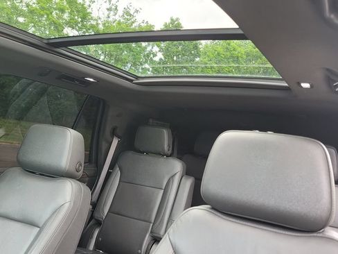 Used 2022 Chevrolet Tahoe Z71 w/ Luxury Package AWD/4WD image 24