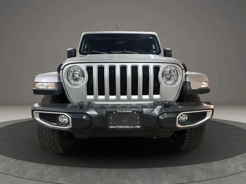 Used 2018 Jeep Wrangler Unlimited Sahara w/ Dual Top Group AWD/4WD image 3
