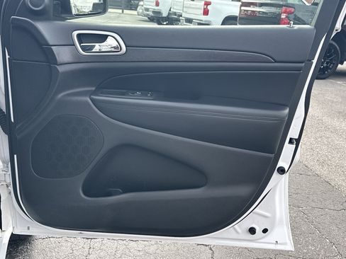 Used 2018 Jeep Grand Cherokee Altitude image 15