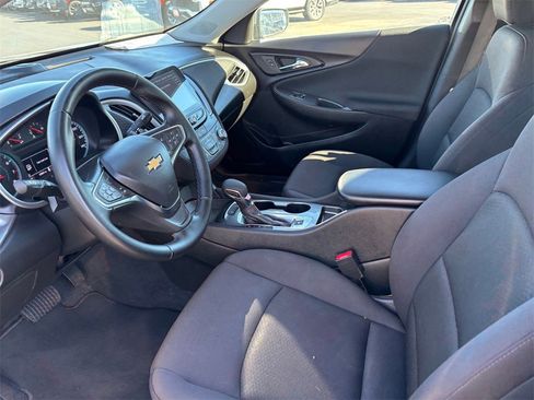 Certified 2025 Chevrolet Malibu RS image 9