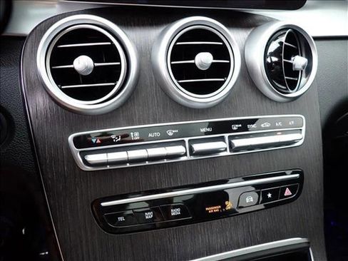 Used 2021 Mercedes-Benz GLC 300 4MATIC image 17