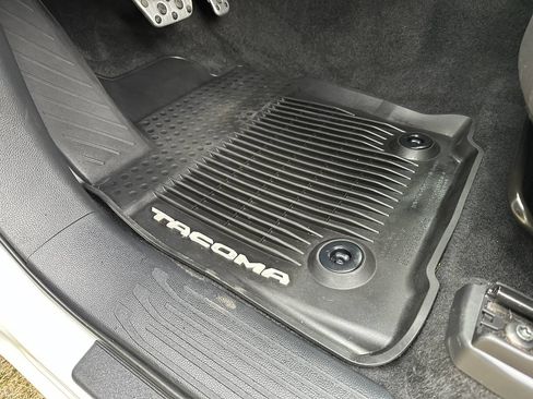 Used 2024 Toyota Tacoma TRD Sport AWD/4WD image 19