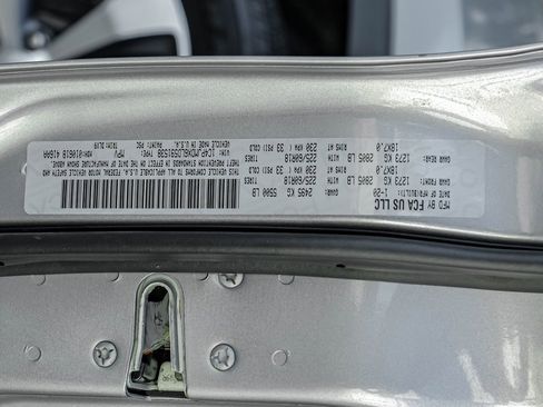 Used 2020 Jeep Cherokee Limited image 72