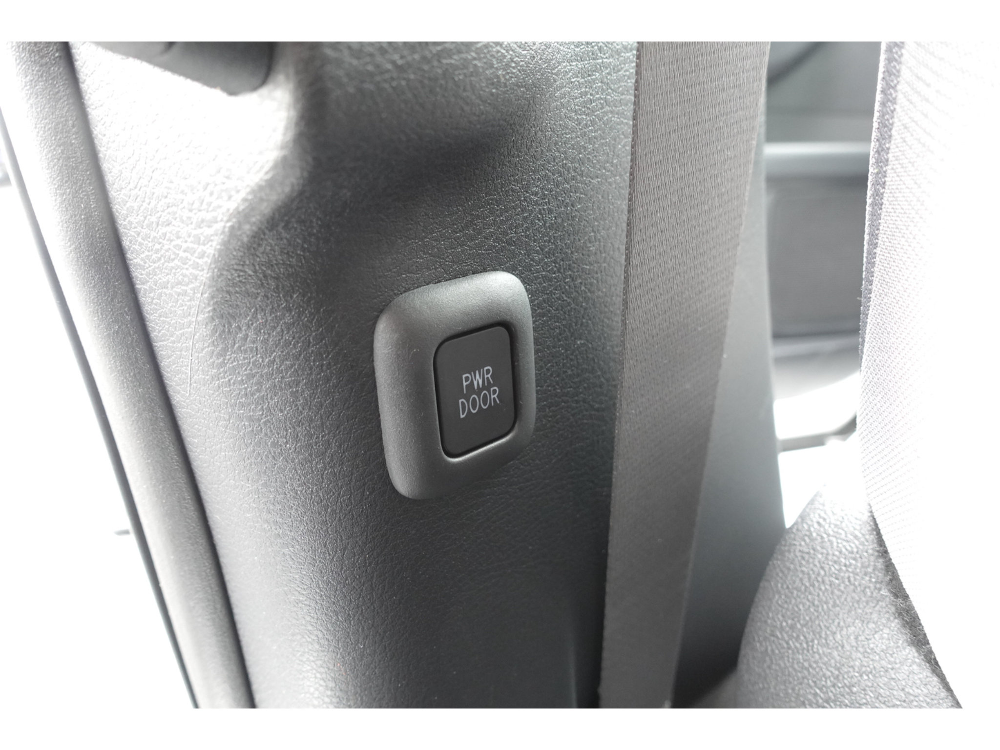 Certified 2025 Toyota Sienna LE FWD image 23
