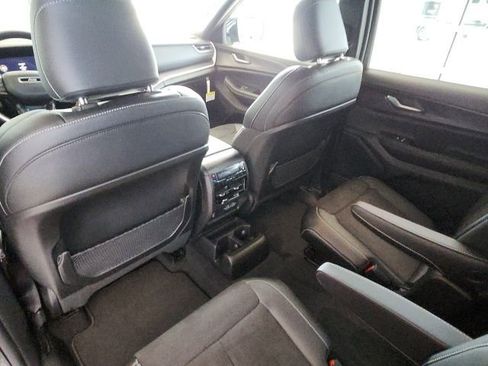 New 2023 Jeep Grand Cherokee L Laredo AWD/4WD image 8