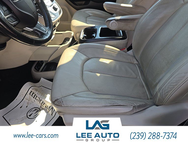 Used 2021 Chrysler Pacifica Touring-L FWD image 5