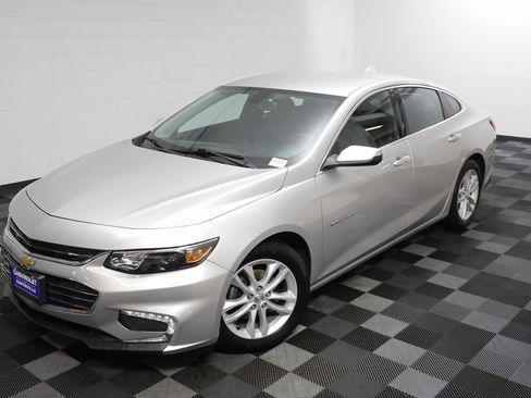 Used 2016 Chevrolet Malibu LT image 2