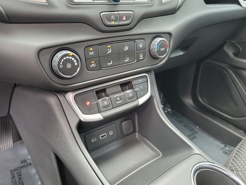 Used 2024 GMC Terrain SLE FWD image 22