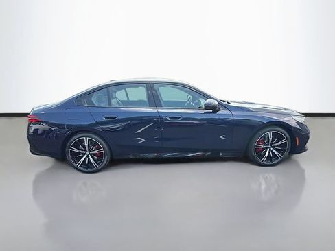 Used 2026 BMW 530i xDrive w/ M Sport Package AWD/4WD image 8