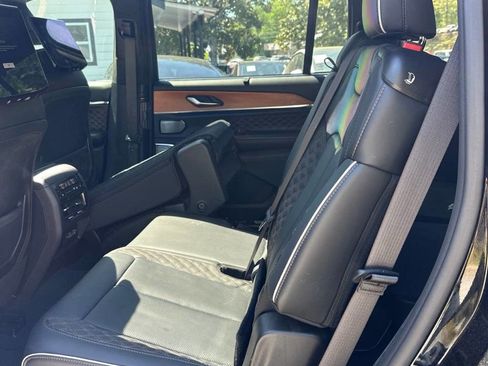 Used 2023 Jeep Grand Cherokee L Summit AWD/4WD image 2