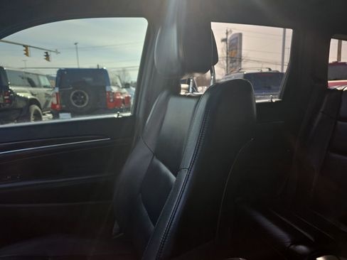 Used 2018 Jeep Grand Cherokee Limited image 41