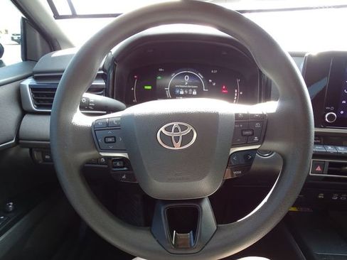 Used 2025 Toyota Camry LE w/ Convenience Package FWD image 15