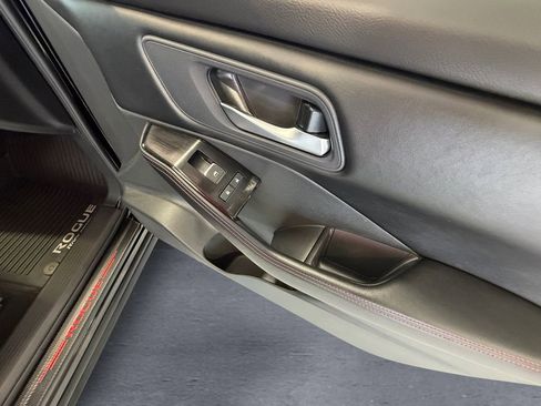 Used 2025 Nissan Rogue SV w/ Rock Creek Premium Package image 15