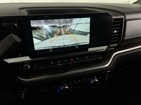 Used 2024 GMC Sierra 1500 SLE image 18