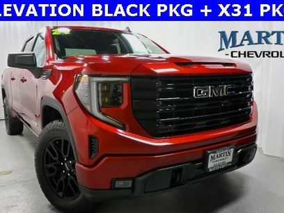 Used 2024 GMC Sierra 1500 Elevation w/ LPO, Elevation Black Package