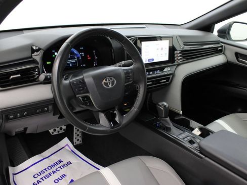 Used 2025 Toyota Camry SE FWD image 14