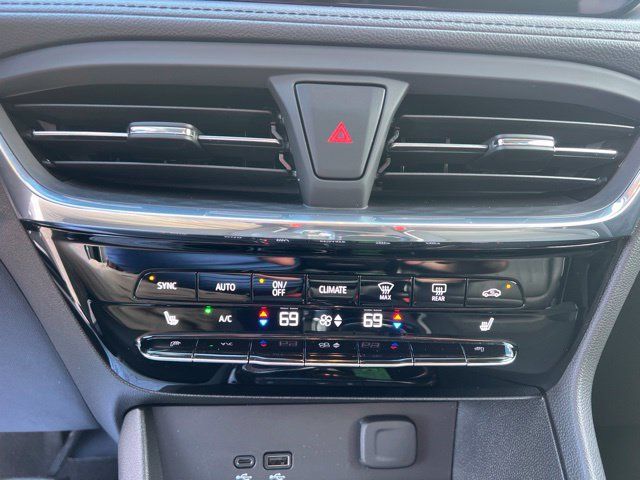 Used 2024 Buick Encore GX Avenir w/ Avenir Convenience Package FWD image 29