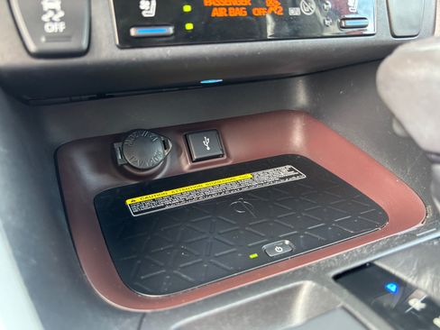 Used 2020 Toyota RAV4 Limited AWD/4WD image 15