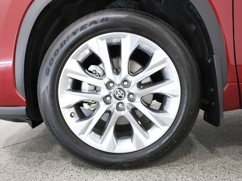 Used 2024 Toyota Highlander Limited AWD/4WD image 5