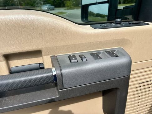 Used 2011 Ford F250 Lariat w/ Lariat Interior Pkg image 17
