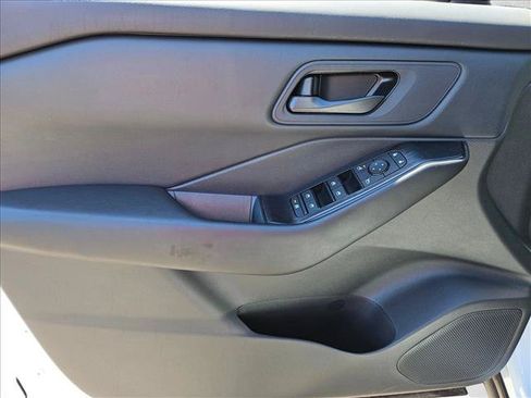 Used 2025 Nissan Rogue S FWD image 10