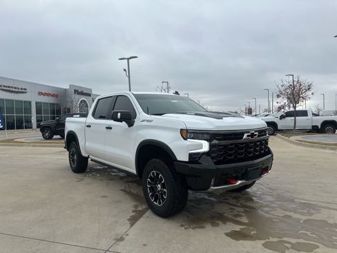 Used 2025 Chevrolet Silverado 1500 ZR2 w/ Technology Package image 8