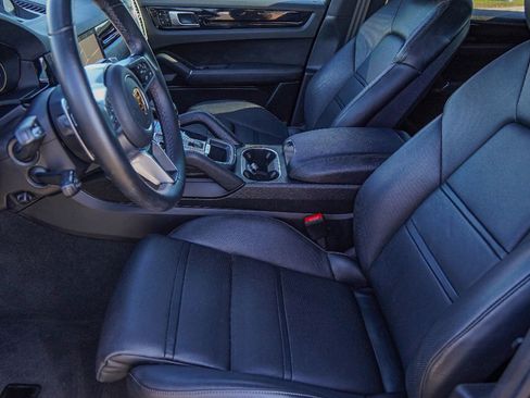 Used 2021 Porsche Cayenne image 8
