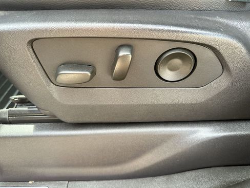 Used 2024 GMC Sierra 1500 SLE image 12