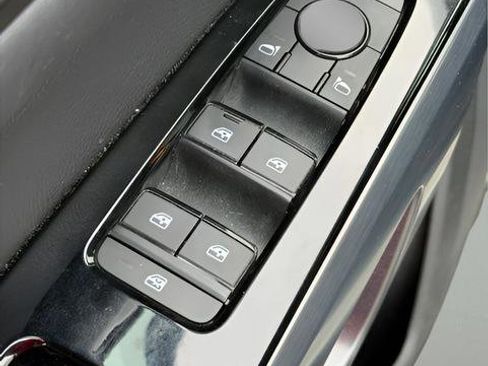 Used 2024 Nissan Pathfinder SL w/ SL Premium Package AWD/4WD image 11
